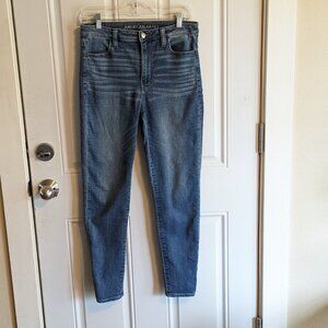 American Eagle Super Hi-Rise Jegging in Medium Rinse/Wash Denim Size 8 Regular